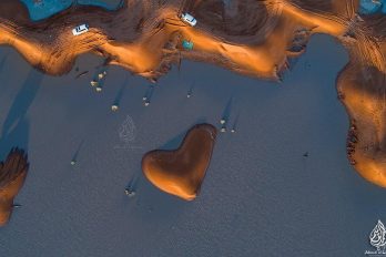 ФОТО: Дождь в Саудовской Аравии превратил песчаные дюны в символы любви